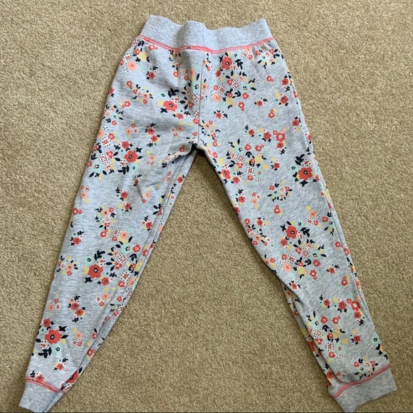 OskKosh Girls Joggers Size 5T - Picture 4 of 5
